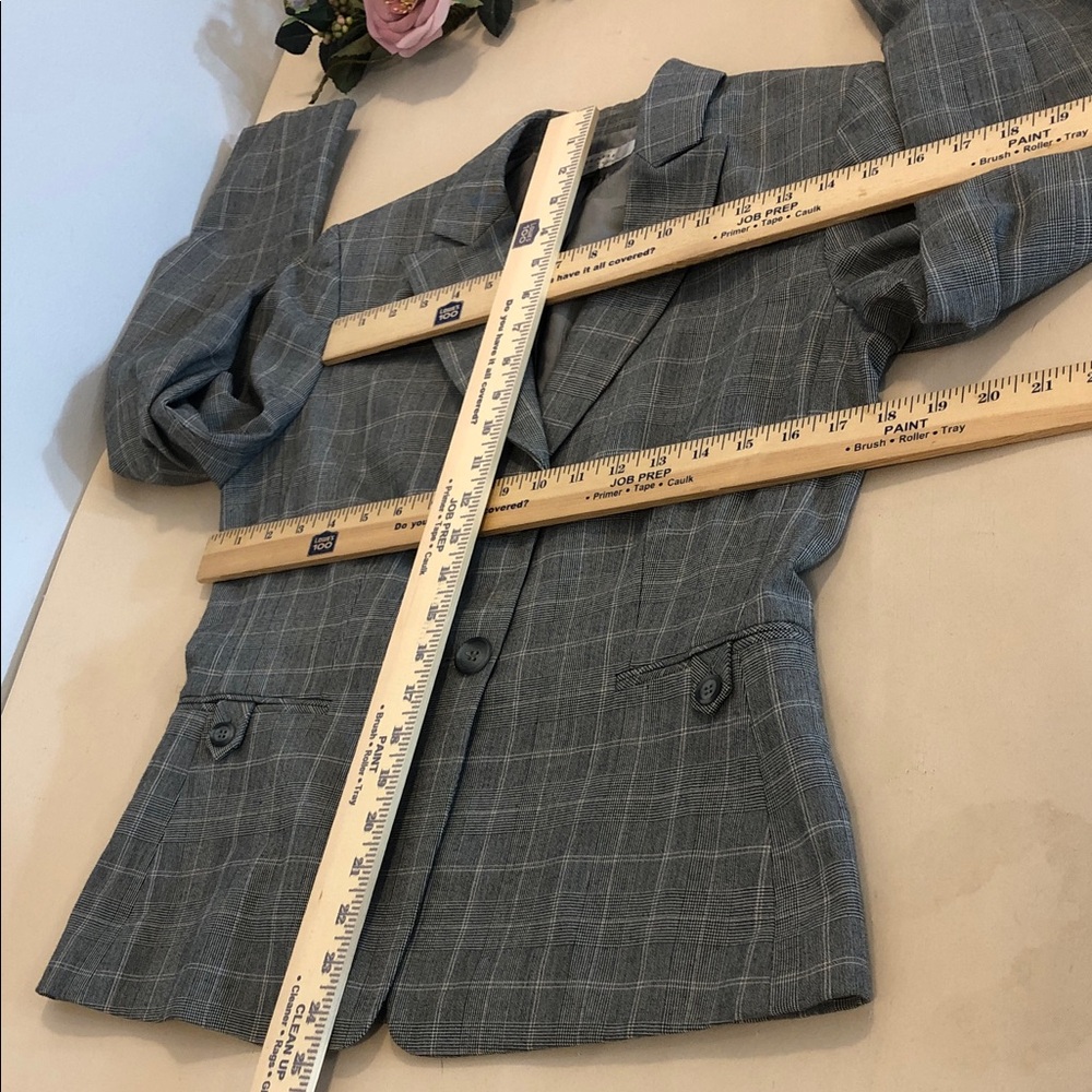 Tahari ASL Gray Plaid Women's Blazer Two Button Front Lapel Notch Collar Preppy - Picture 9 of 10